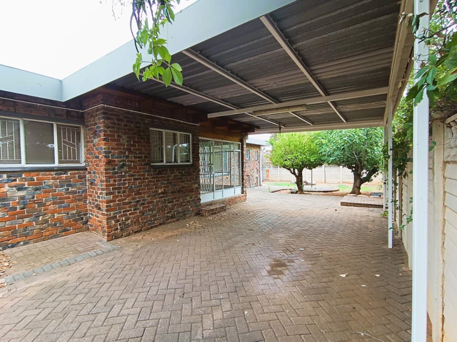 4 Bedroom Property for Sale in Pellissier Free State